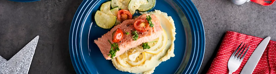 Zalm en papillotte met courgette, cherrytomaatjes en aardappelpuree