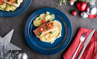 Zalm en papillotte met courgette, cherrytomaatjes en aardappelpuree