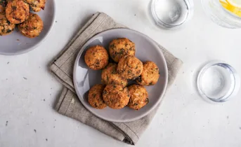 Risottoballetjes met mozzarella en spinazie