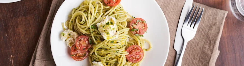 Courgettepasta caprese
