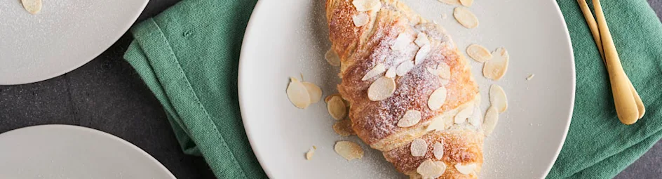 Gevulde amandelcroissants