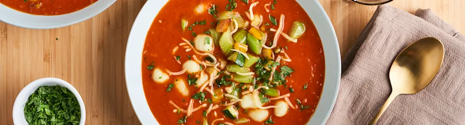Goed gevulde tomatensoep met mini gnocchi