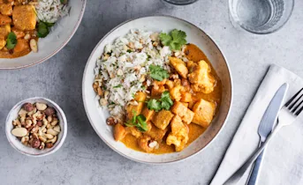 Bloemkoolcurry met pangasiusfilet en notenrijst