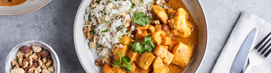 Bloemkoolcurry met pangasiusfilet en notenrijst