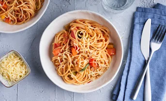 7-groentenpasta met geraspte kaas