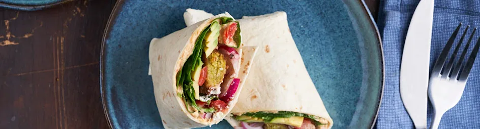 Falafelwraps met pittige hummus en ingelegde ui