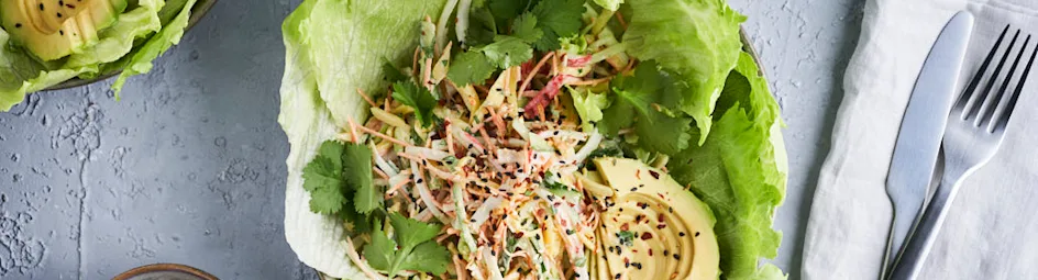 Japanse kanisalade met mango en surimi