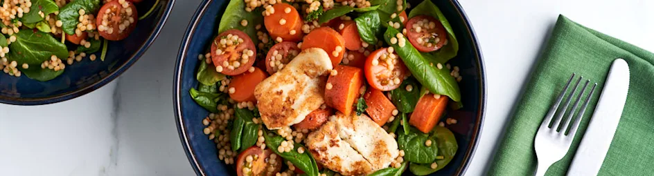 Maaltijdsalade met geroosterde wortel en halloumi