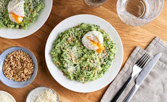 Spinaziestamppot met gepocheerd ei