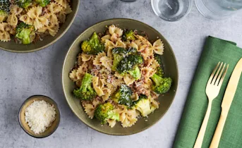 Farfalle met broccoli en gehakt