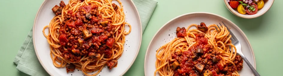Pasta met vega gehakt en champignons in tomatensaus