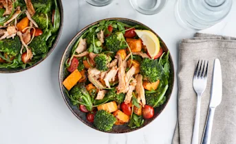 Maaltijdsalade met pulled chicken