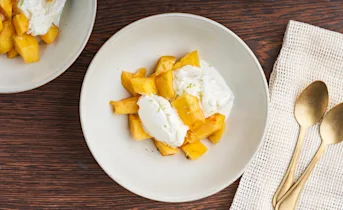 Pittige mango met limoen en kokosijs
