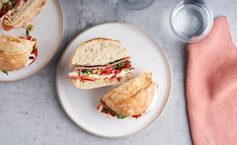 Italiaans picknickbrood met salami