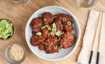 Gefrituurde kip met sinaasappel-chilisaus