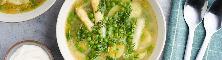 Lentesoep met doperwten, asperges en krieltjes