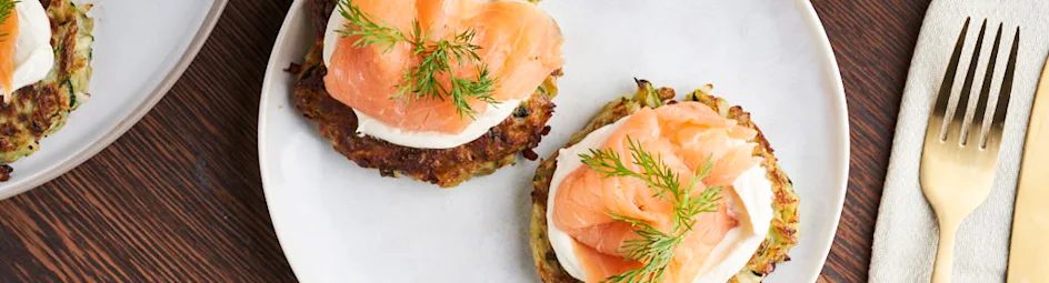 Latkes met creme fraiche en gerookte zalm