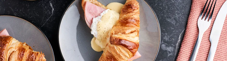 Eggs benedict croissants