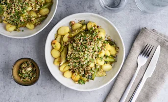 Gnocchi uit de oven met groene asperges en pecorino