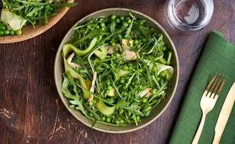 Lentesalade met gerookte kip en avocado