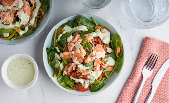 Linzenbowl met pulled zalm en basilicummayonaise