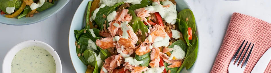 Linzenbowl met pulled zalm en basilicummayonaise