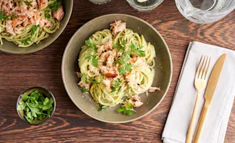 Romige broccolipasta met citroen en gerookte zalm