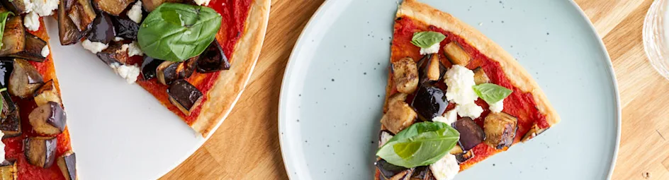 Vegetarische pizza alla norma met aubergine