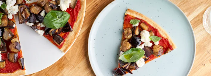 Vegetarische pizza alla norma met aubergine