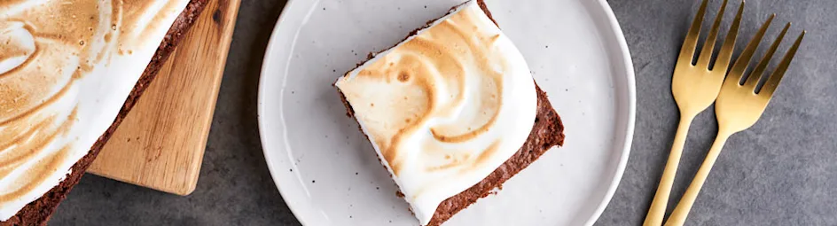 Cappuccino brownies met meringue
