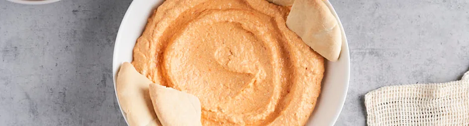 Paprika feta spread met pitabrood