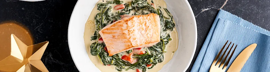 Zalm met spinazie en paprika roomsaus