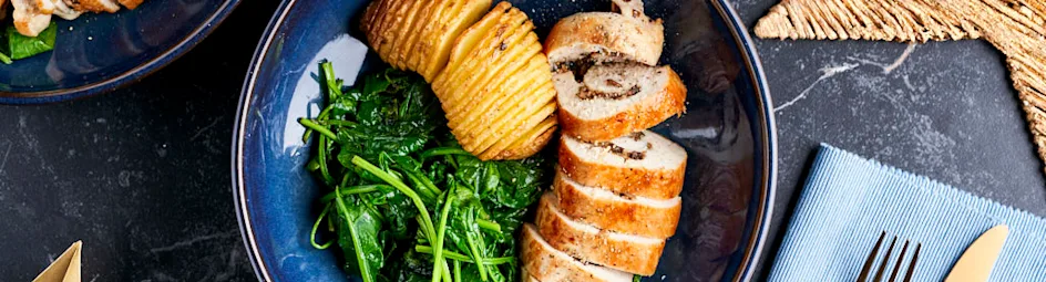 Kiprollade met hasselback aardappels