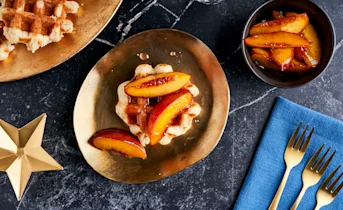 Luikse wafels met gekarameliseerde pruimen