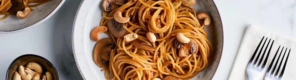 Thaise noodles met champignons en cashewnoten
