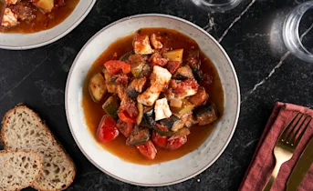 Groentestoof met tomaat en feta