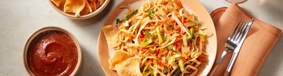 Vegetarische bami met satésaus