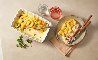 Romige zalmschotel met aardappelschijfjes