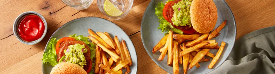 Vegan burger met krokante ovenfrietjes