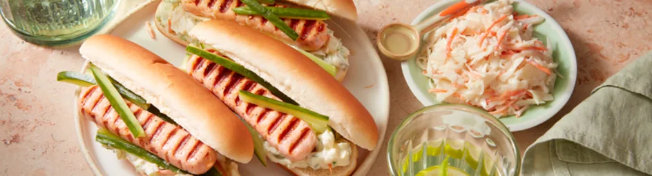 Zalmworst hotdog van de bbq