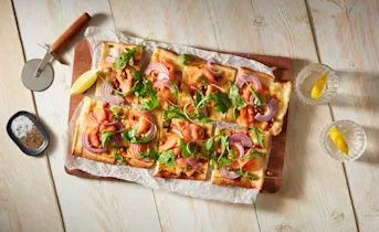 Flammkuchen met gerookte zalm