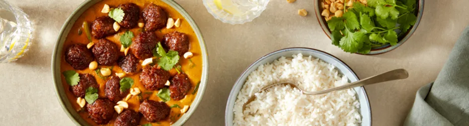 Gehaktballen in een pinda- currysaus
