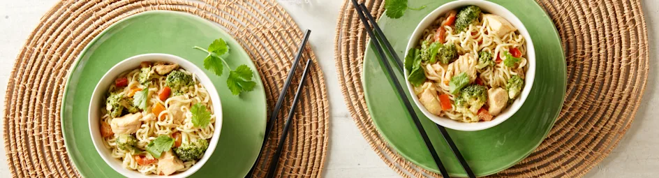 Noodles met broccoli en zalm