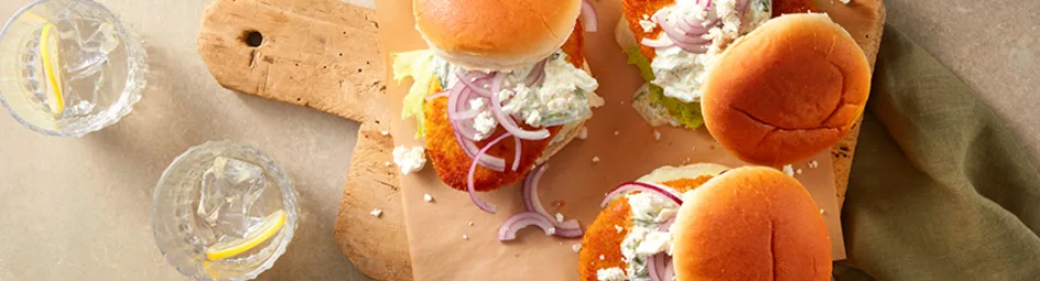 Kipburger met tzatziki en feta