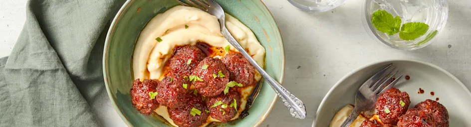 Sticky gehaktballen met bloemkoolpuree