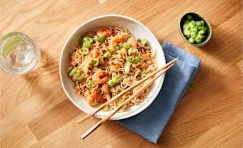 Roerbak garnalen met noodles