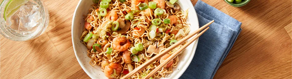 Roerbak garnalen met noodles