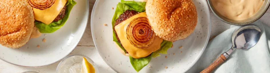 Cheeseburgers met gebakken uienringen