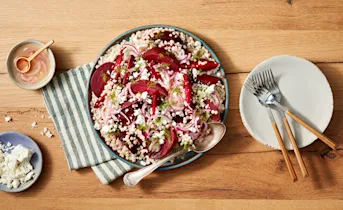 Parelcouscous salade met geroosterde bieten en feta
