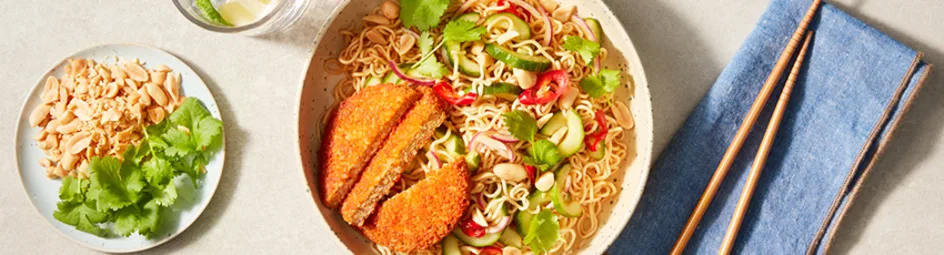 Noodlesalade met Oosterse burger